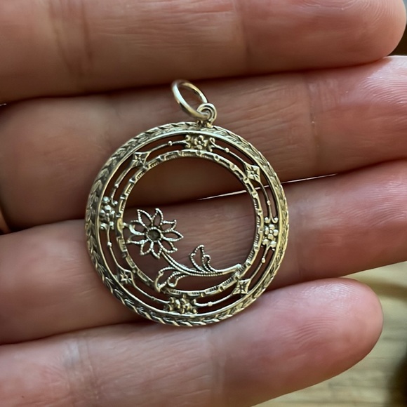 Sterling silver Art Deco daisy pendant - Picture 1 of 5